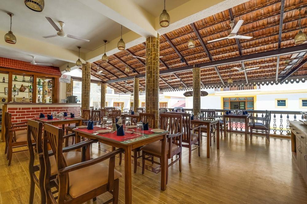 Spazio Leisure Resort, Goa Anjuna Bagian luar foto