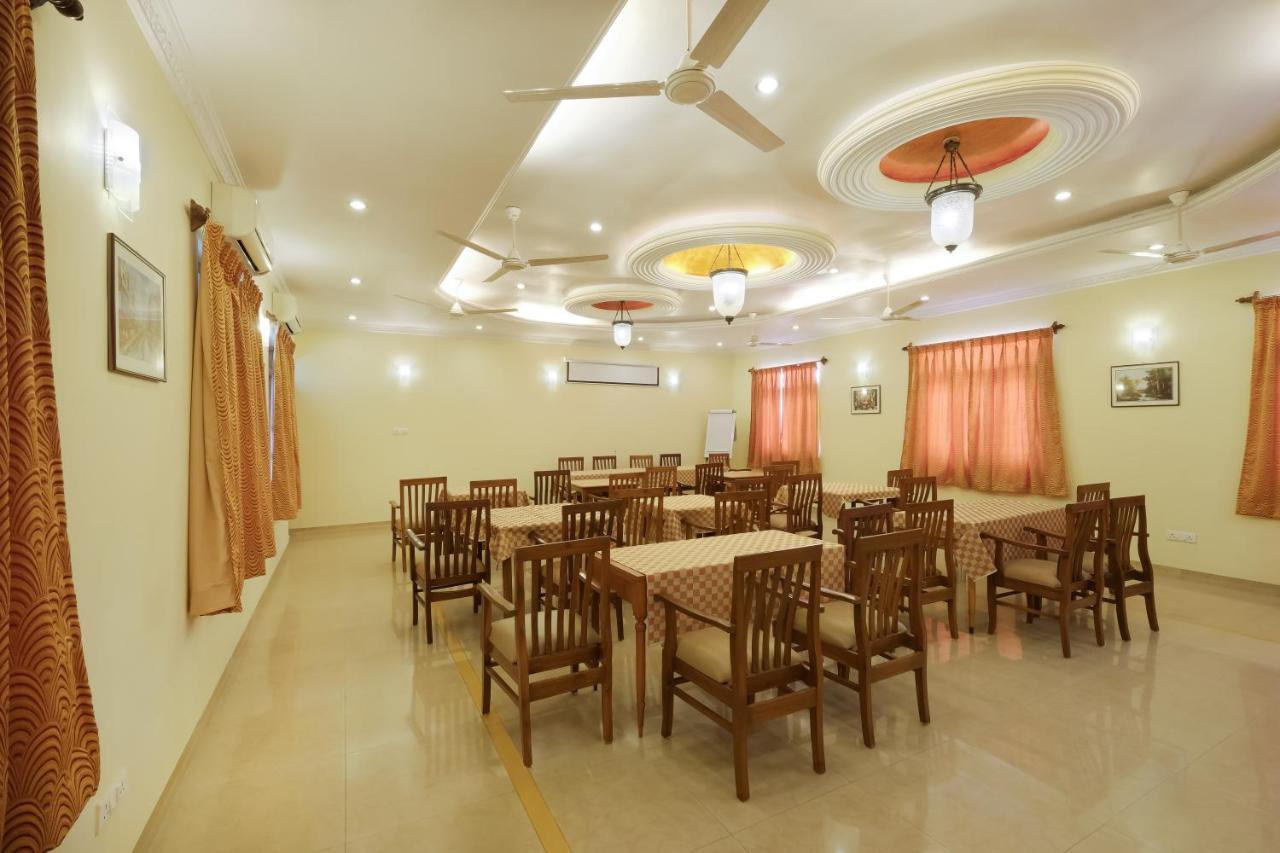 Spazio Leisure Resort, Goa Anjuna Bagian luar foto